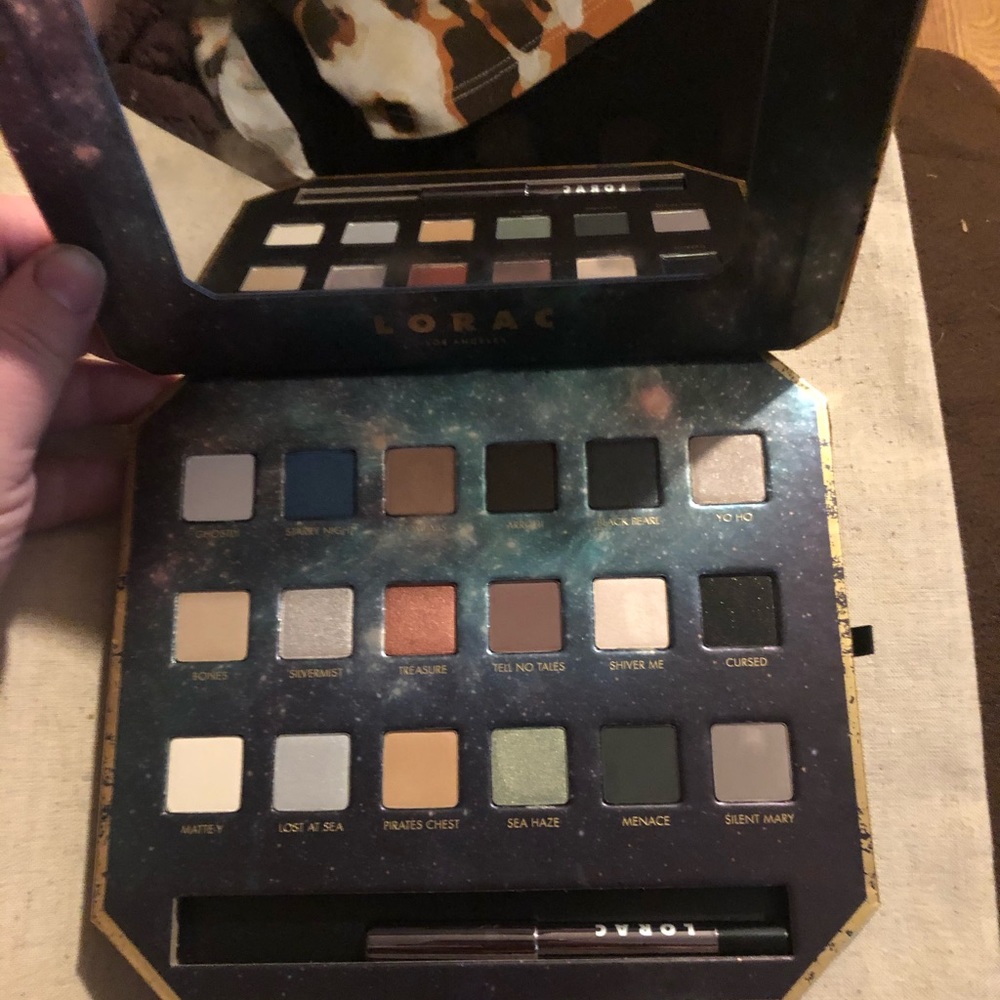 NIB Pirates of the Caribbean by Lorac